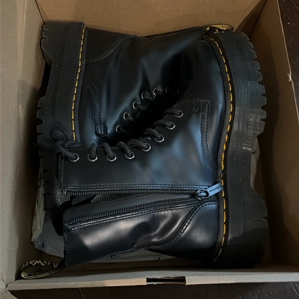 Dr Marten’s Jadon Black Polished smooth leather platform sole US size 6 EU 38